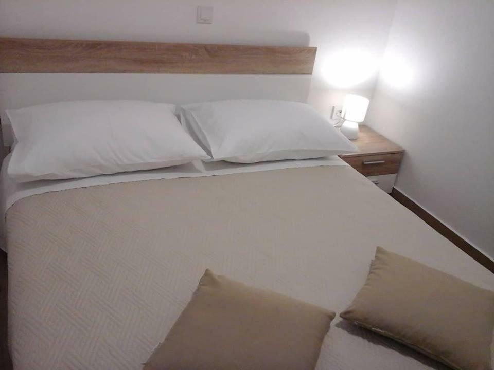 Kreso I Niko Apartment Grebastica Bagian luar foto